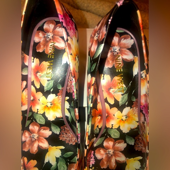 NINE WEST KITTY HEEL PUMP - Picture 2 of 5